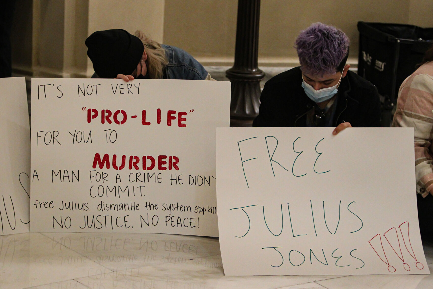 Julius Jones supporters